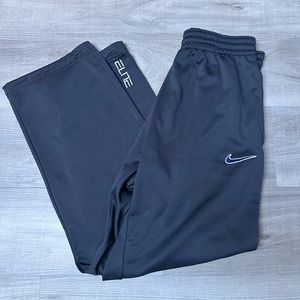 🚨 BEING DONATED 6/1 🚨 Villanova Nike elite sweatpants